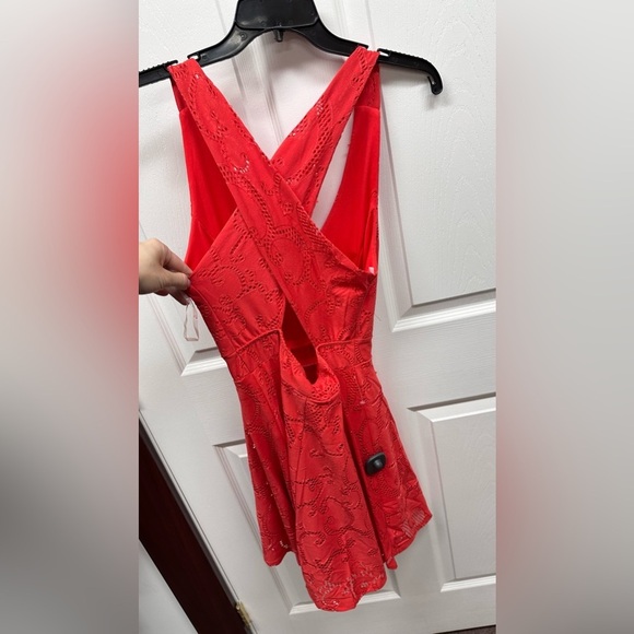 Red with pearl Waist - Picture 3 of 4